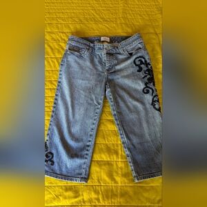 White House Black Market Blue Cropped Jeans with Black Embroidery Size 6